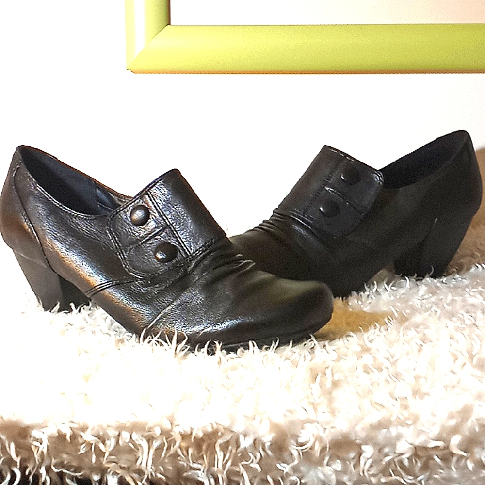 BareTraps black short bootie with heel